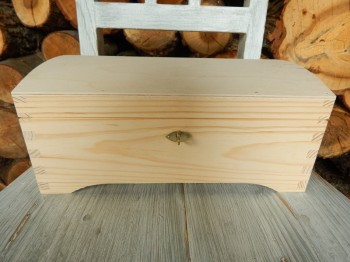 Dřevěná truhlička na klíček