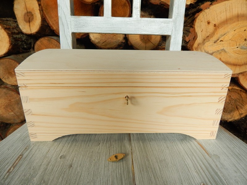 Dřevěná truhlička na klíček