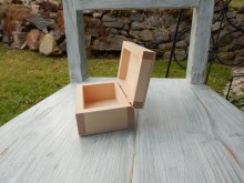Dřevěná krabička 11 x 7,5 x 5 cm