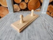 Dřevěný věšák 2 kolíky 