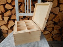 Dřevěná krabička se zapínáním a s vložkou