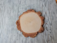 Podložka dřevo s kůrou rozměry střed 12 cm