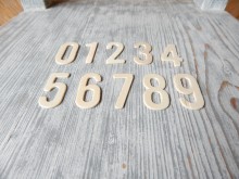 Dřevěná čísla v krabičče 4 cm 50 ks