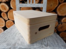 Dřevěná bednička malá s otvory 
