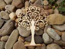 Dřevěný strom - stojan na šperky kulatý