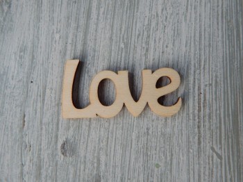 Dřevěný výřez Love