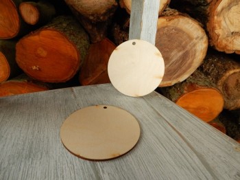 Dřevěné závěsné kolečko 10 cm 