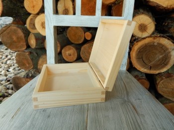 Dřevěná krabička obdelníček  19 x 16,5 cm