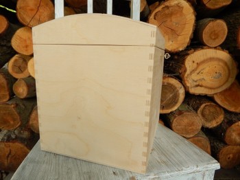 Dřevěná truhla na klíček oblé víko