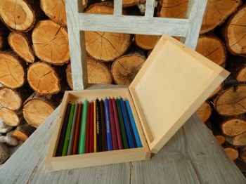 Dřevěná krabička 21 x 17 x 4 cm 