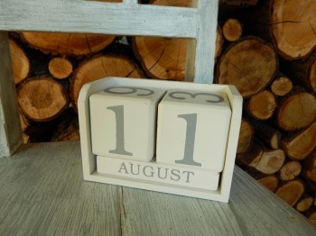 Dřevěný kalendář věčný  sada