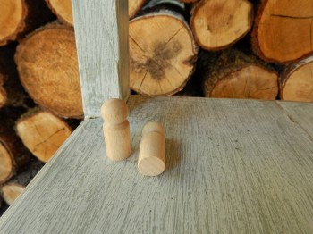 Dřevěný panáček malý