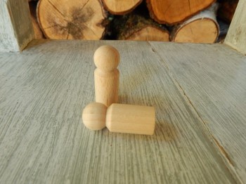 Dřevěný panáček malý