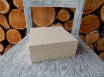 Dřevěná krabička 16 x 16 cm 