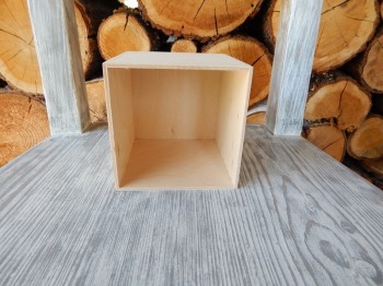 Dřevěná krabička - zásobník 10 x 10 cm