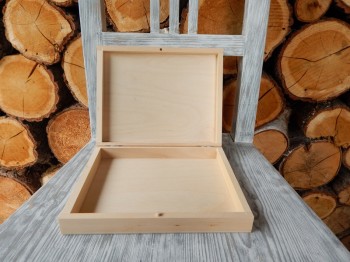 Dřevěná krabička 20,7 x 16,6 cm 3,8 cm výška