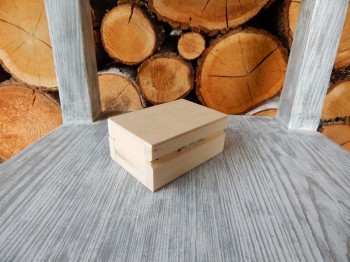 Dřevěná krabička 9 x 6 x 4 cm 
