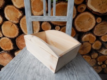 Dřevěný truhlík oblý střední