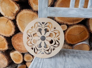 Dřevěná podložka kytička II 16 cm 
