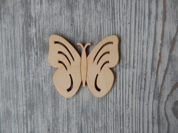 Dřevěný motýlek výřez 7 x 6 cm 