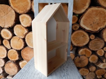 Dřevěná polička  domek střední