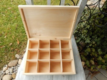 Dřevěná krabička na čaj 12 komor s kováním