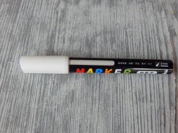 Akrylové pero - popisovač 2 mm bílá barva