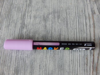 Akrylové pero - popisovač 2 mm levandulové