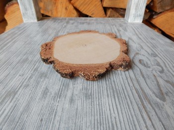 Podložka dřevo s kůrou rozměry střed 12 cm