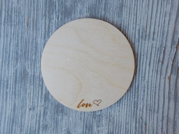 Dřevěná podložka Love 9 cm 