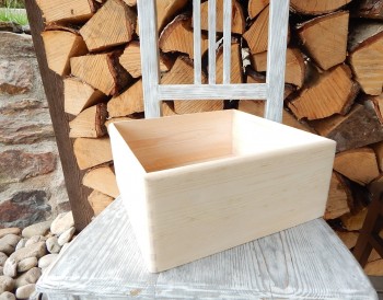 Bednička box dřevěná 30 x 30 cm 
