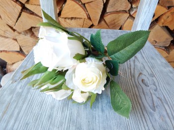 Růže s poupátky bílá 6 ks 27 cm