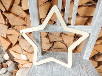 Závěs dřevěný rám hvězda s drátěným výpletem