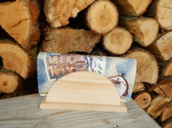 Dřevěný stojánek na ubrousky I