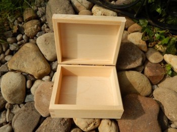 Dřevěná krabička malá II