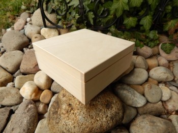 Dřevěná krabička čtverec