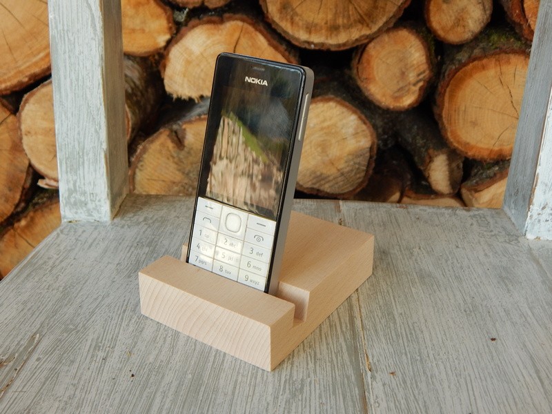 Dřevěný stojan na mobil masiv