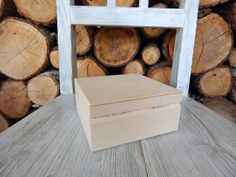 Dřevěná krabička 13 x 13 cm 