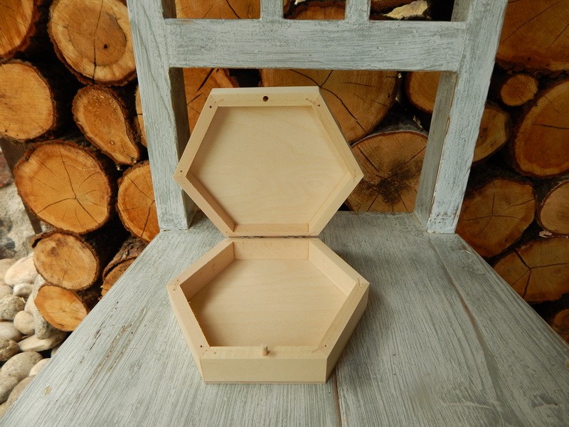 Dřevěná krabička bomboniérka malá