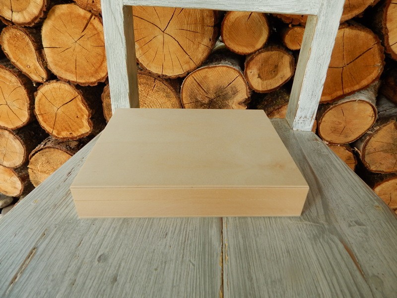 Dřevěná krabička 21 x 17 x 4 cm 