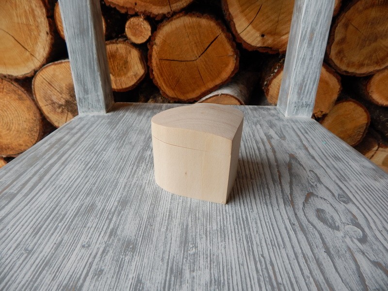 Dřevěná krabička Srdíčko střední