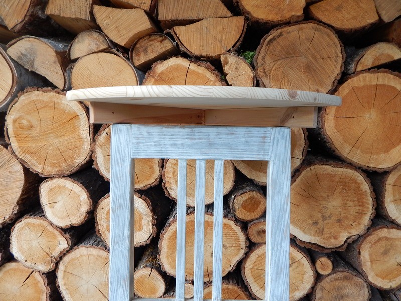 Dřevěná polička rohová větší