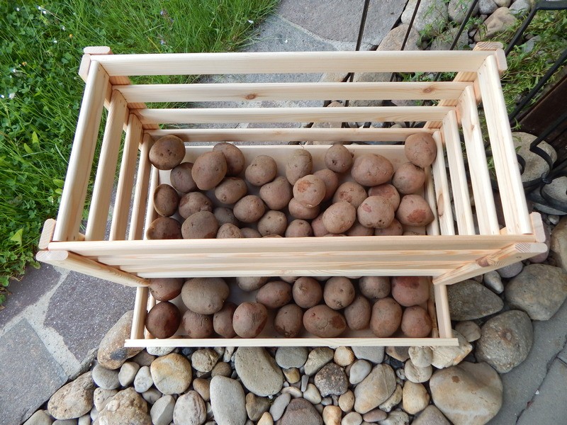Dřevěný regál - přepravka  stojan na brambory, ovoce, zeleninu, nářadí