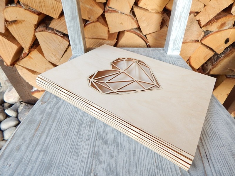 Desky závěsné dřevěné A4 srdce
