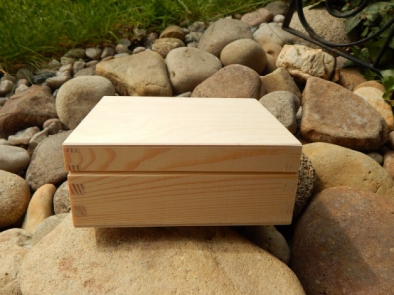 Dřevěná krabička malá II