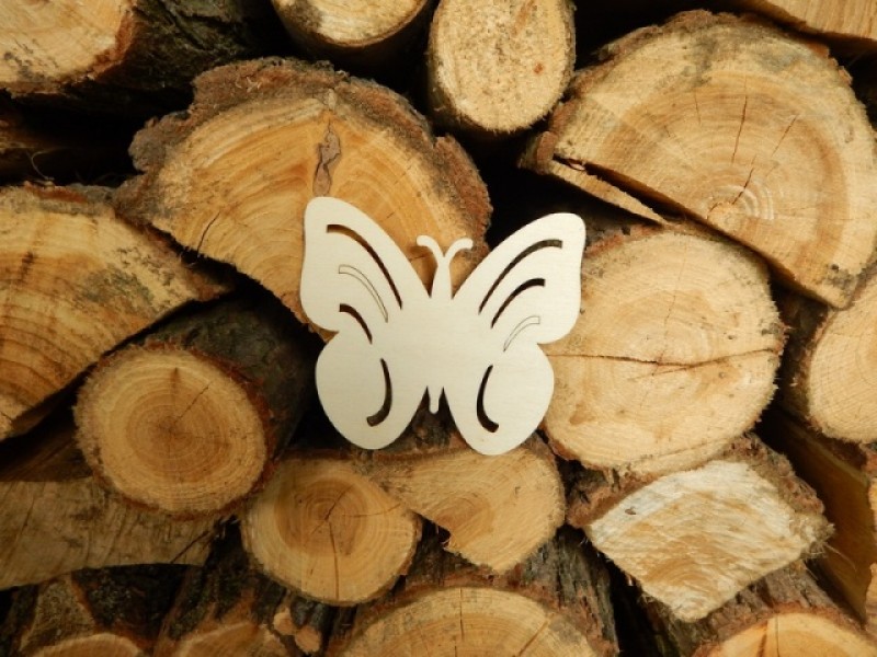 Dřevěný motýlek výřez