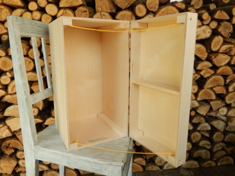 Dřevěná truhla střední - otvory 