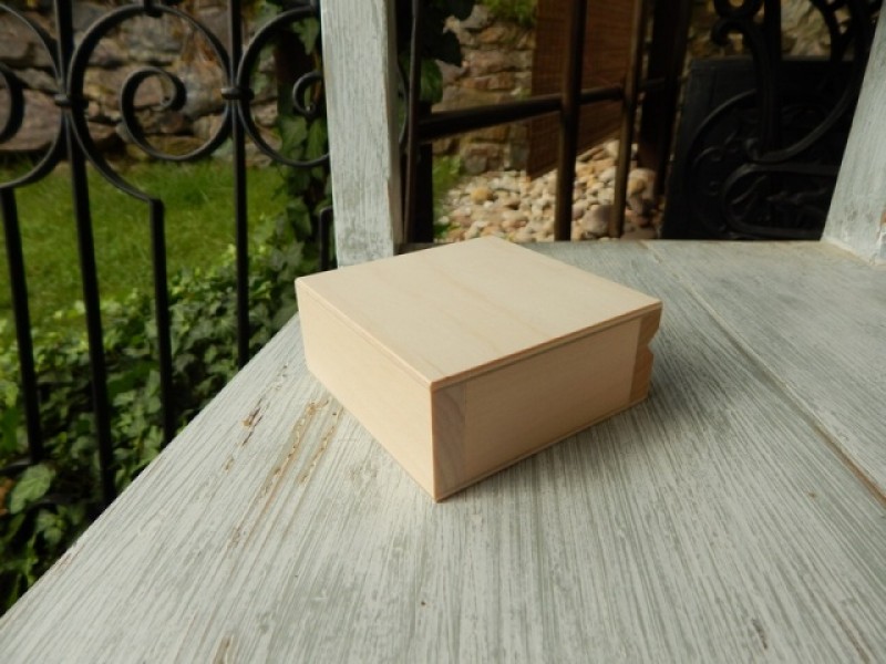 Dřevěná krabička 8,5 x 8,5 cm
